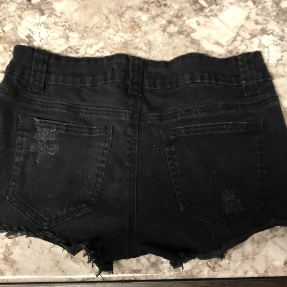 Black denim shorts 🖤